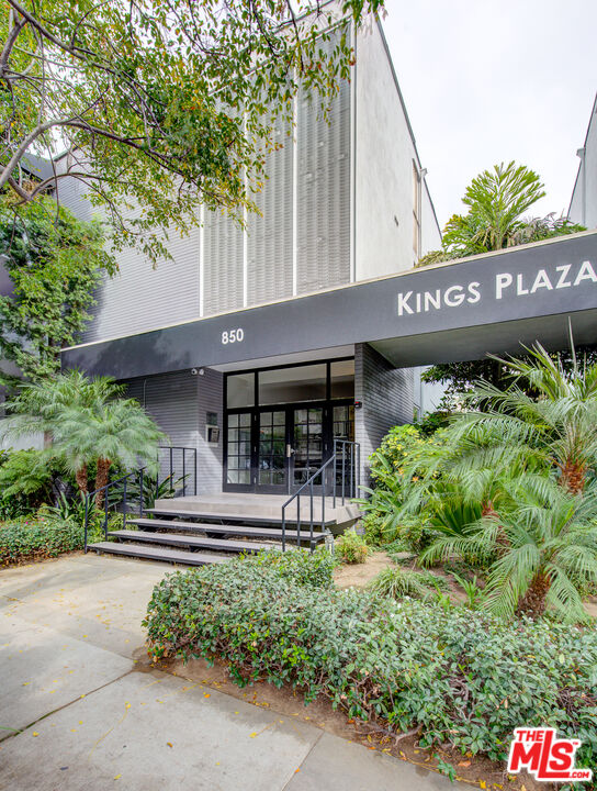 850 N Kings Rd Unit: 204