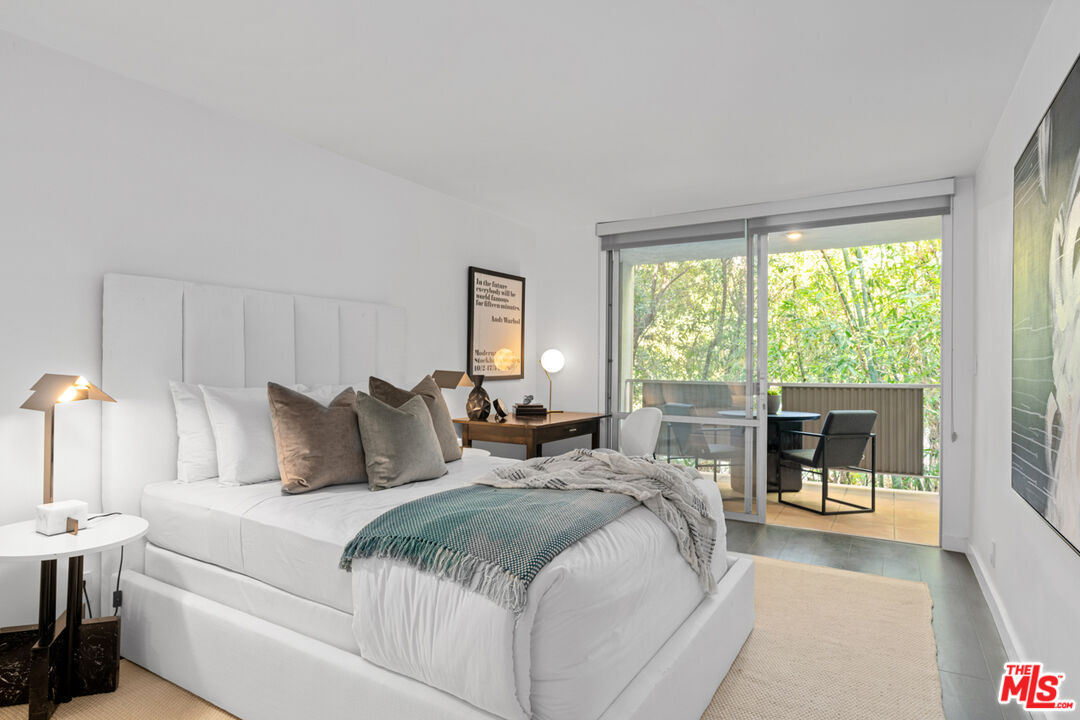 850 N Kings Rd Unit: 204