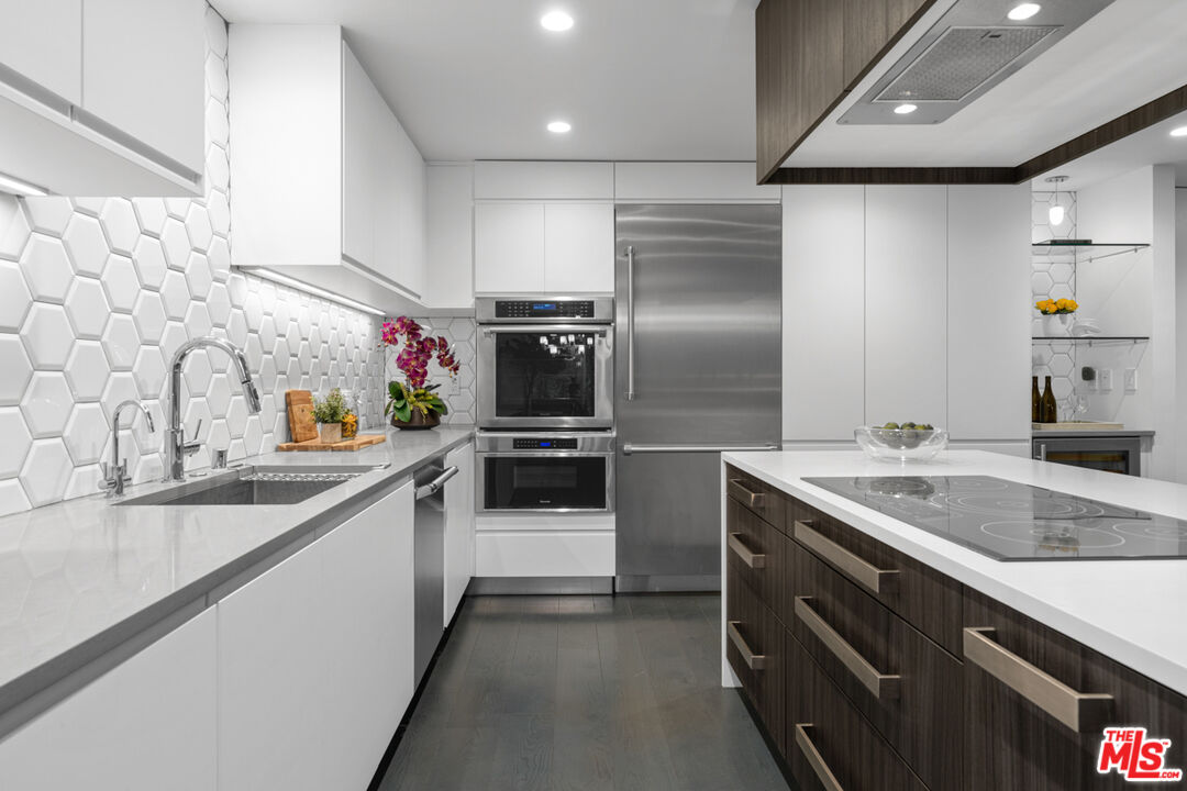 850 N Kings Rd Unit: 204