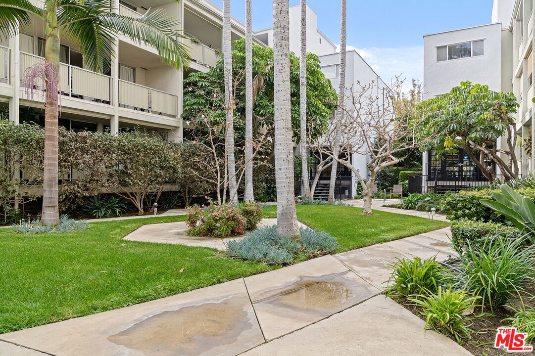 850 N Kings Rd Unit: 204