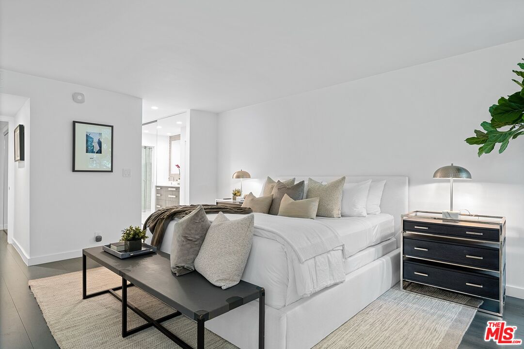 850 N Kings Rd Unit: 204