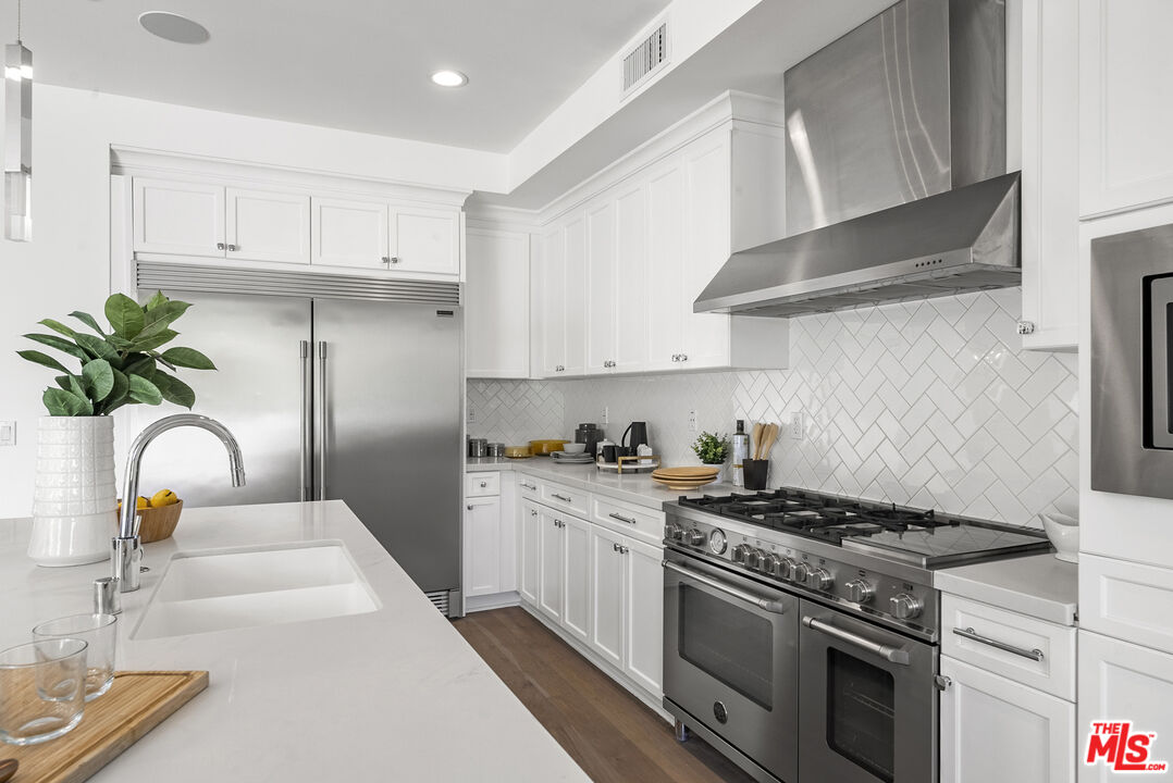 3655 Meier St