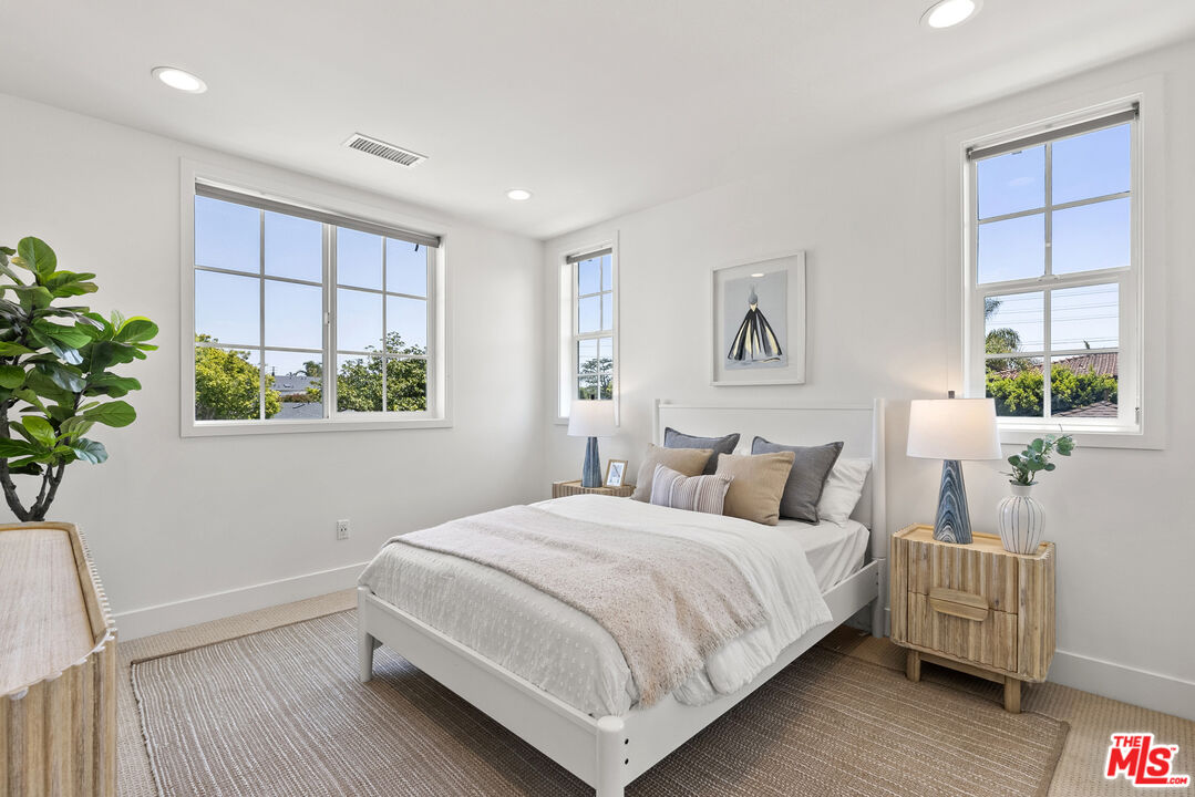3655 Meier St