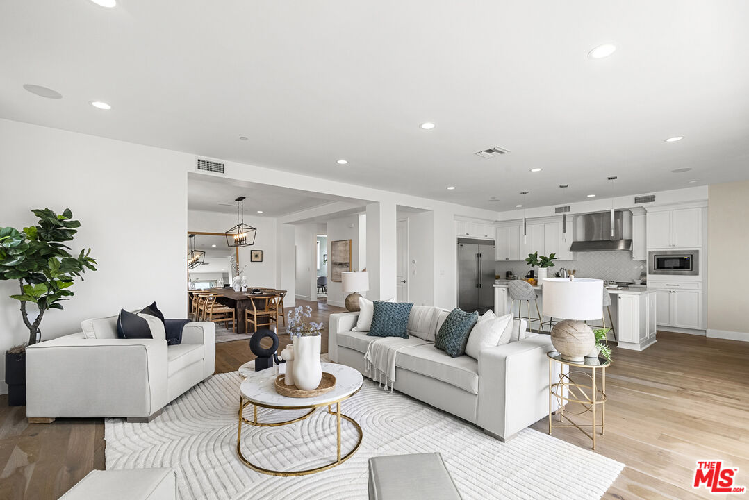 3655 Meier St