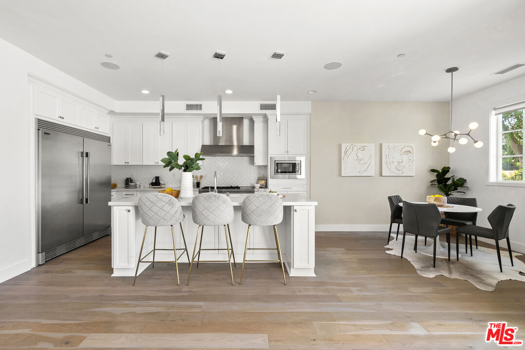 3655 Meier St