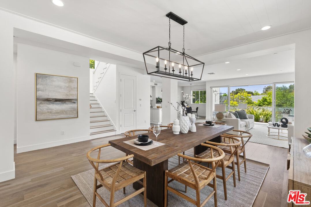 3655 Meier St