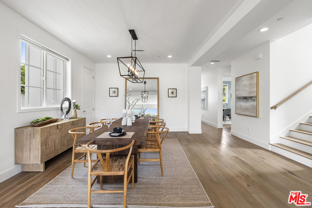 3655 Meier St