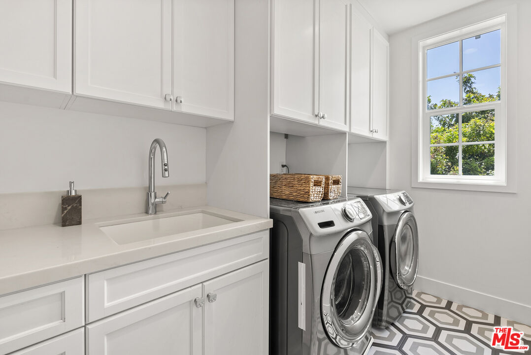 3655 Meier St