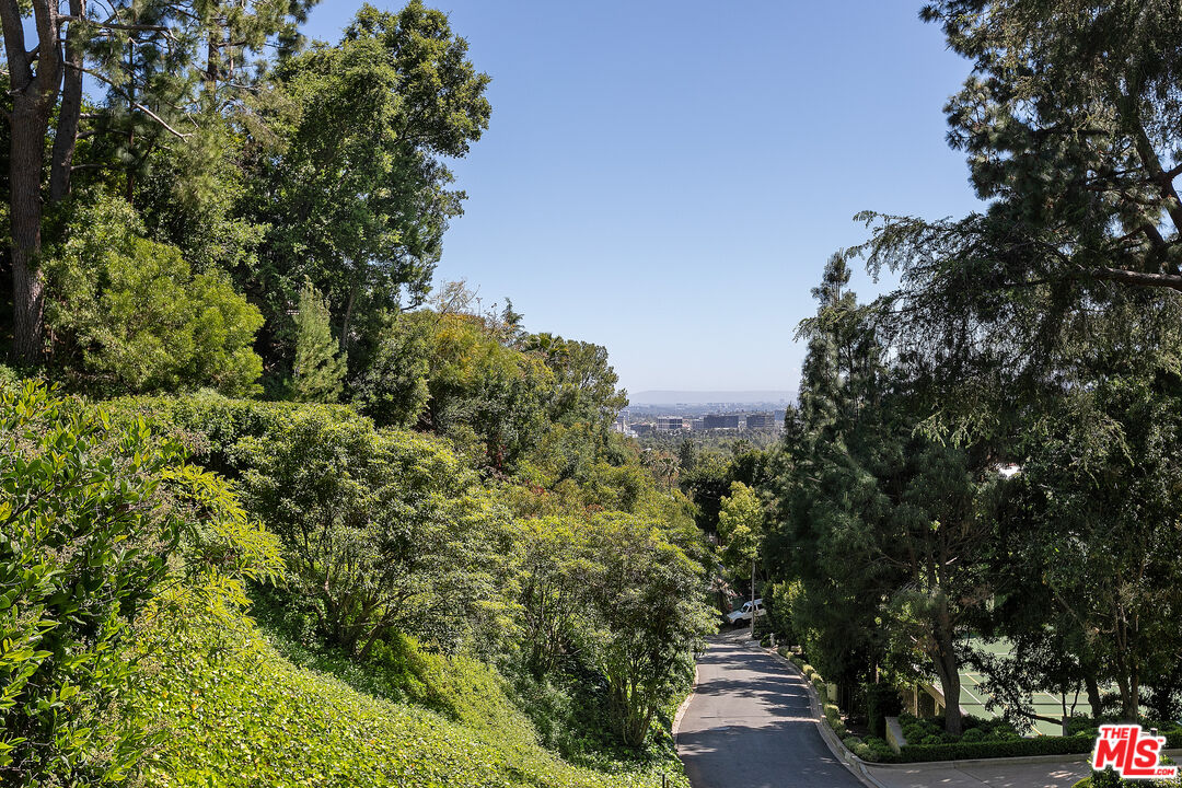 1116 Calle Vista Dr