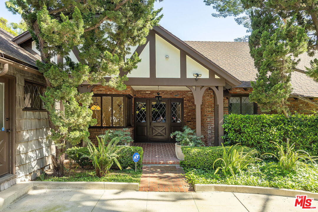 1116 Calle Vista Dr
