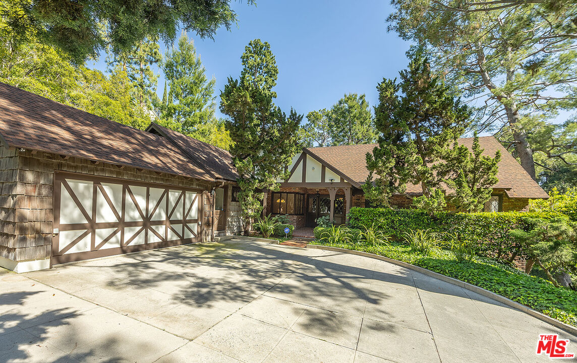 1116 Calle Vista Dr