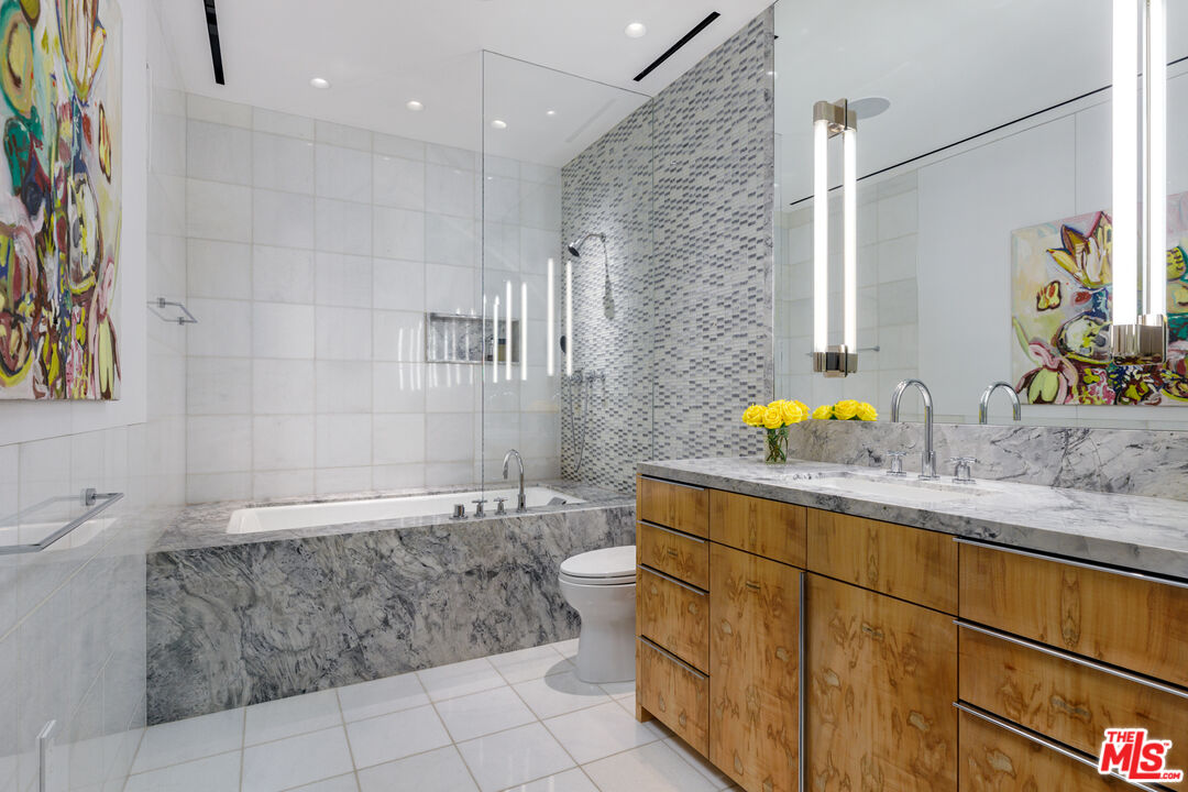 9255 Doheny Rd Unit: 2901-03