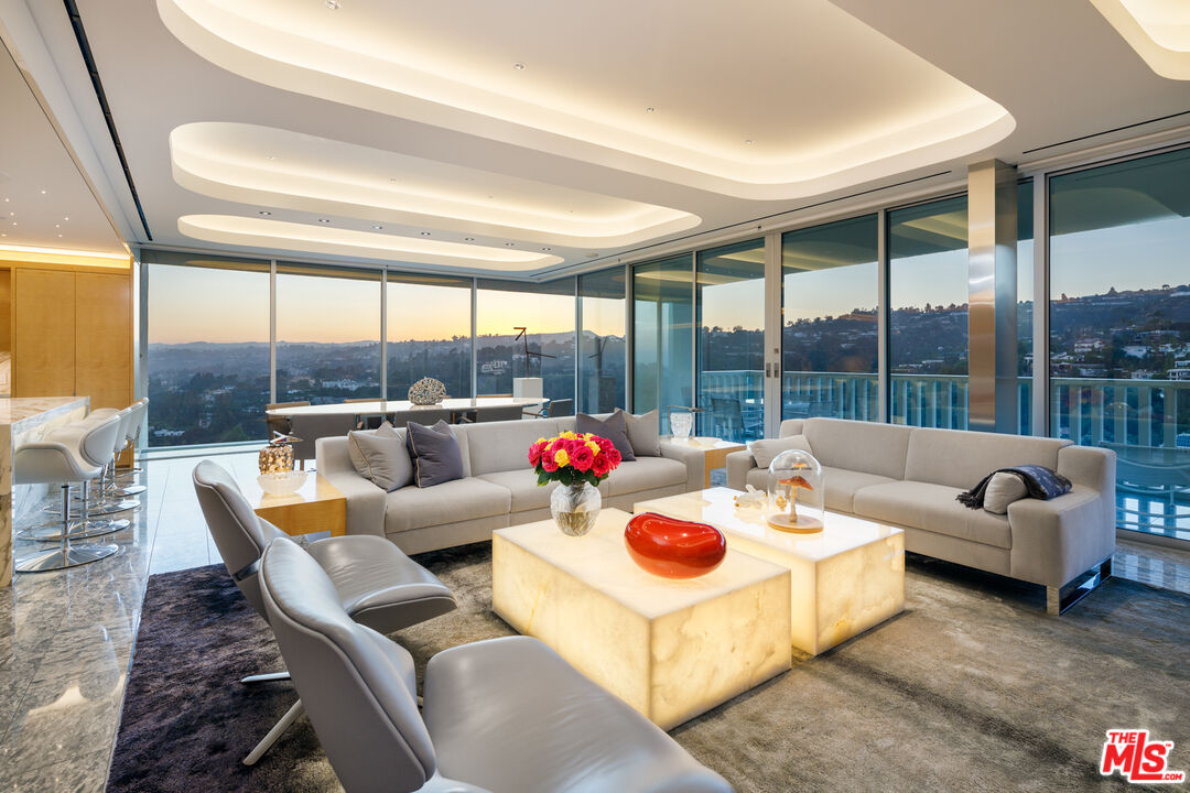 9255 Doheny Rd Unit: 2901-03