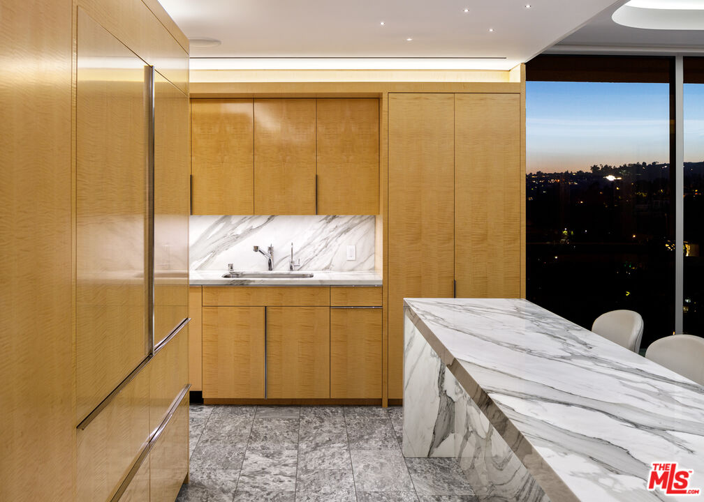 9255 Doheny Rd Unit: 2901-03