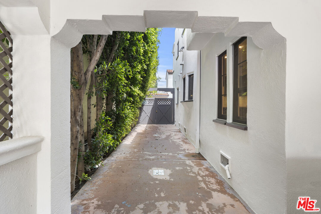 1062 S Alfred St