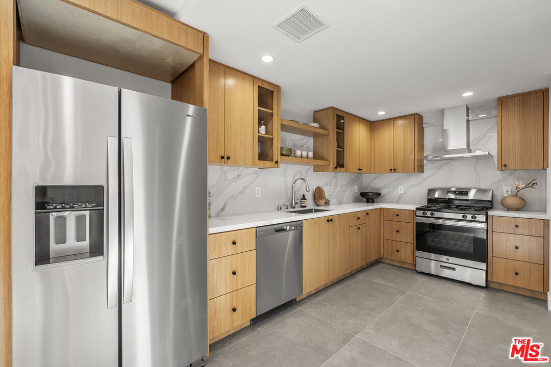 1062 S Alfred St