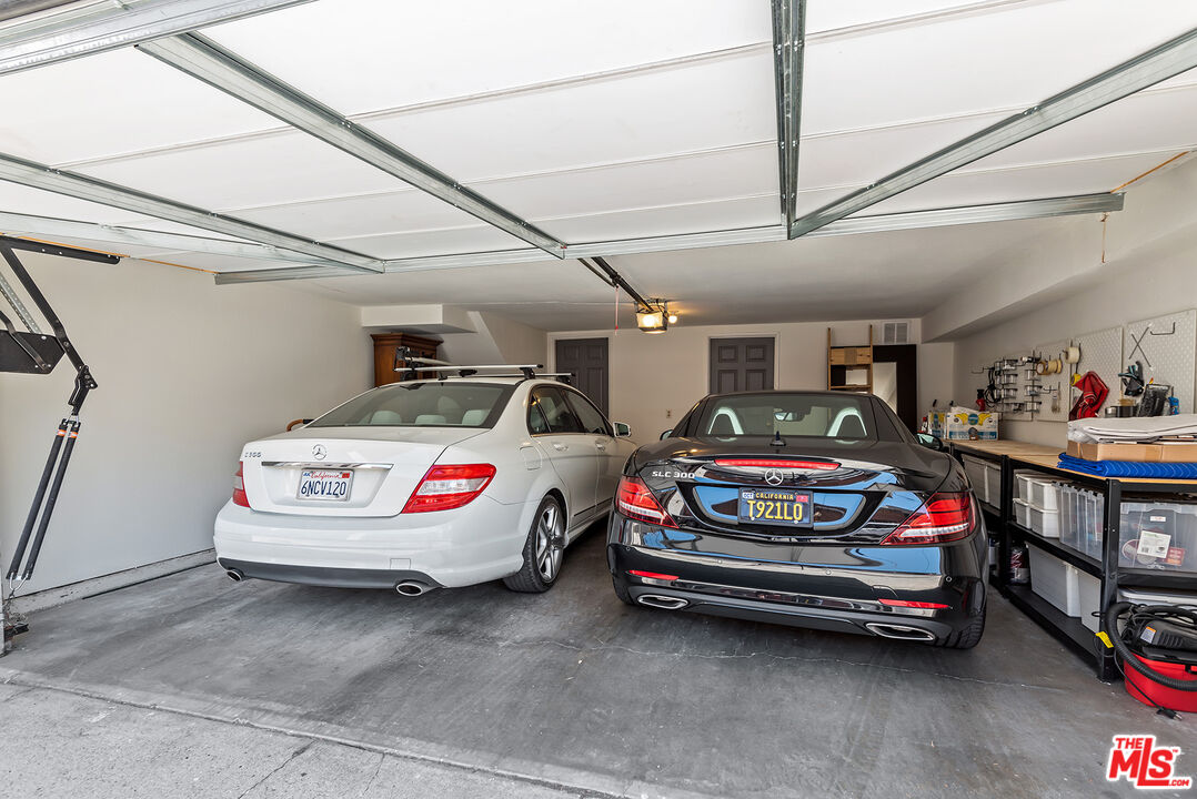 713 N Sycamore Ave Unit: 3