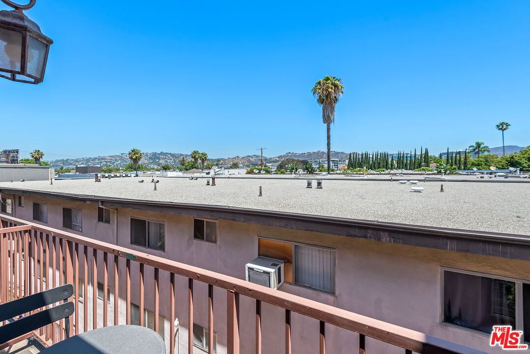 713 N Sycamore Ave Unit: 3