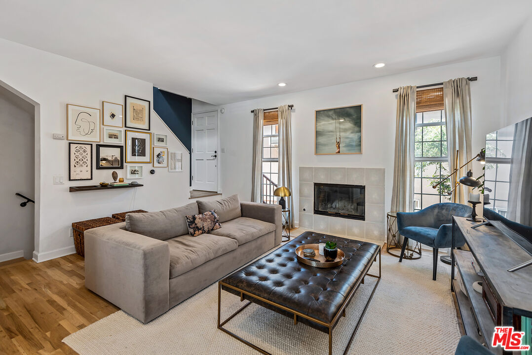 713 N Sycamore Ave Unit: 3