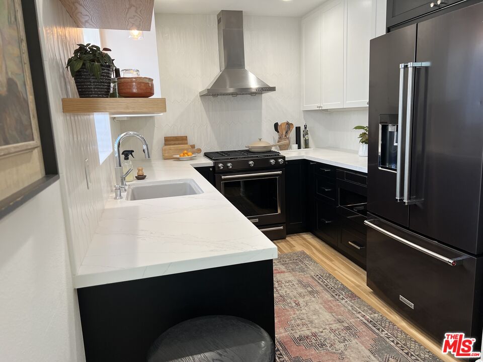 713 N Sycamore Ave Unit: 3