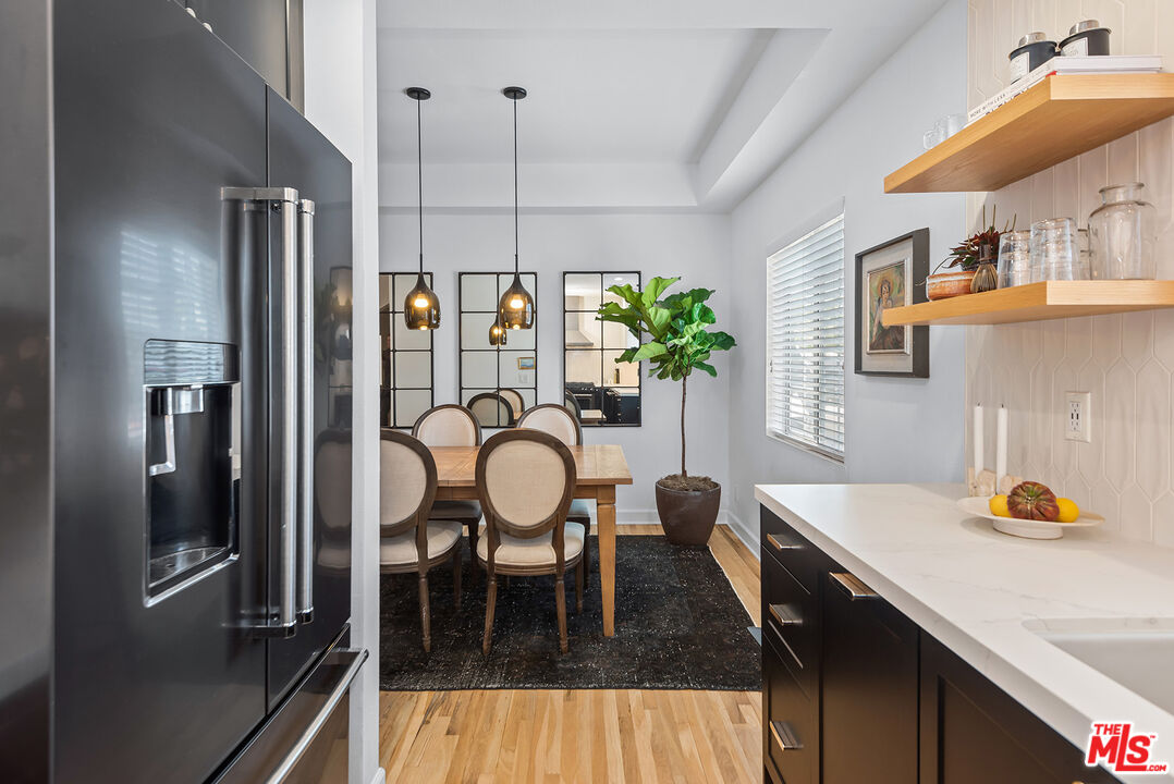 713 N Sycamore Ave Unit: 3