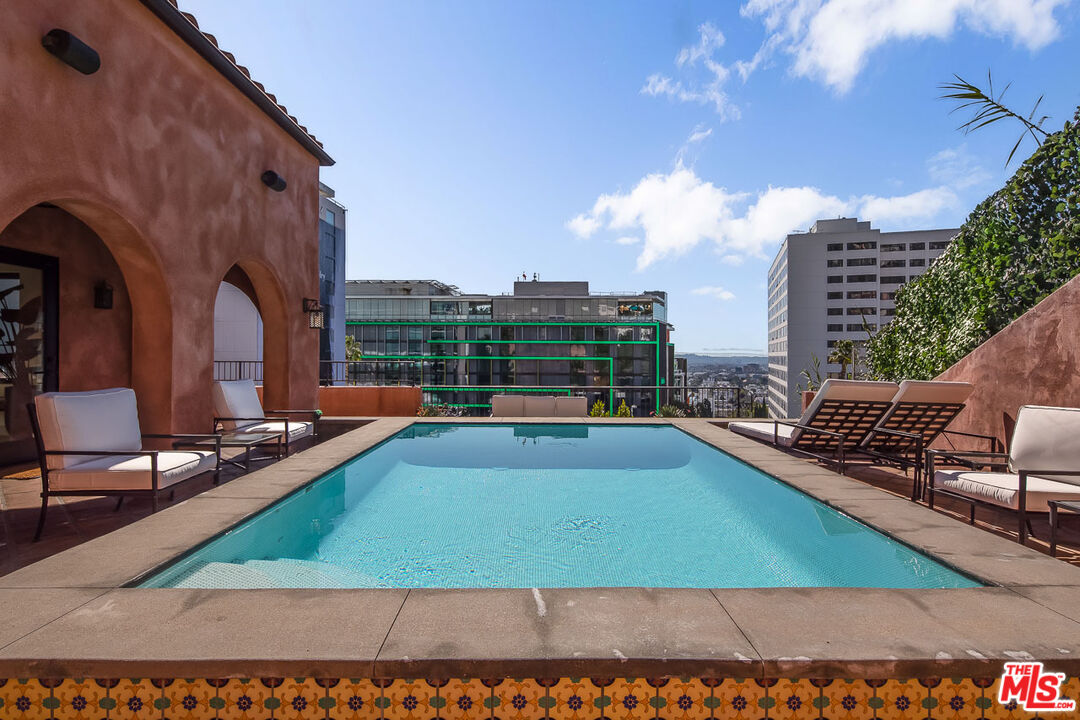 8425 W Sunset Blvd