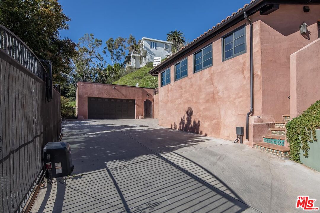 8425 W Sunset Blvd