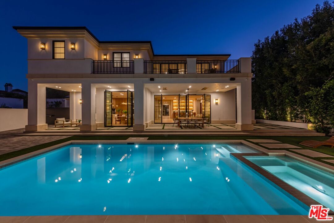 606 N Rexford Dr