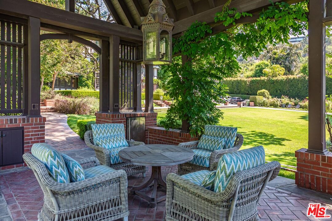 1475 N Doheny Dr