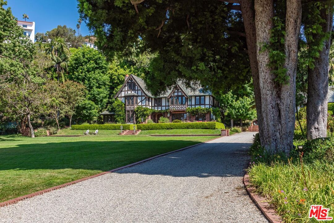 1475 N Doheny Dr