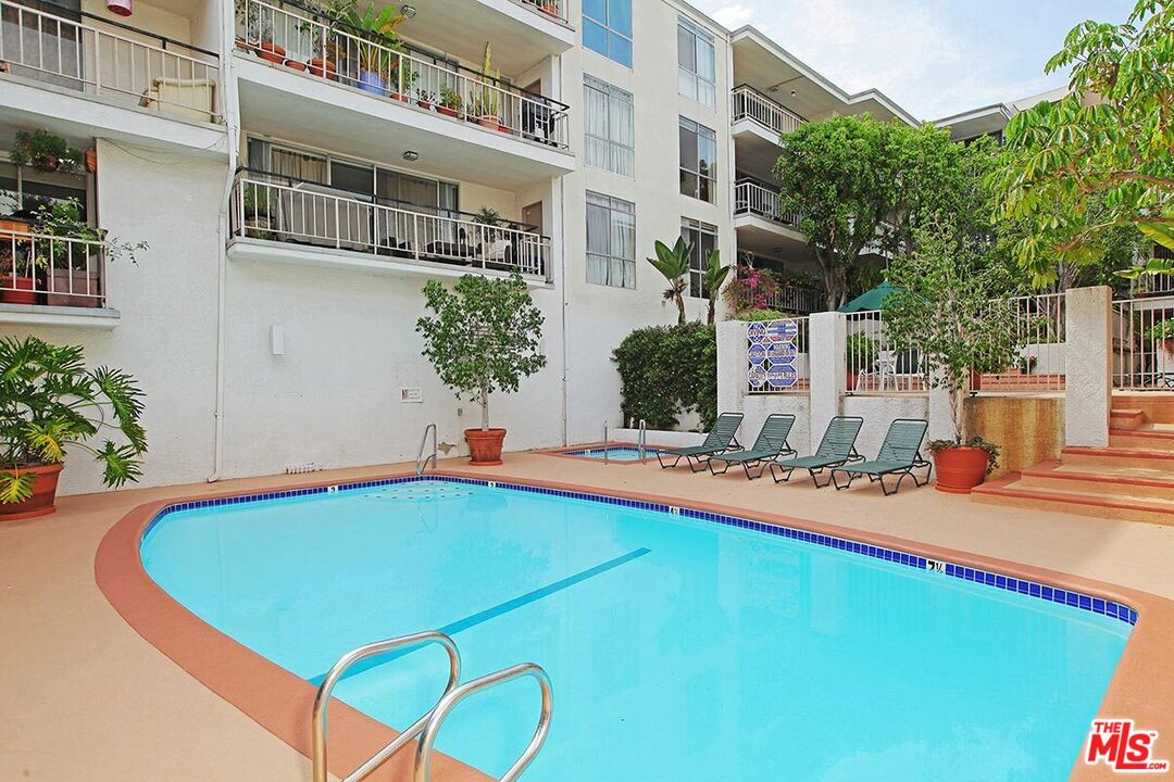 7260 Hillside Ave Unit: 104
