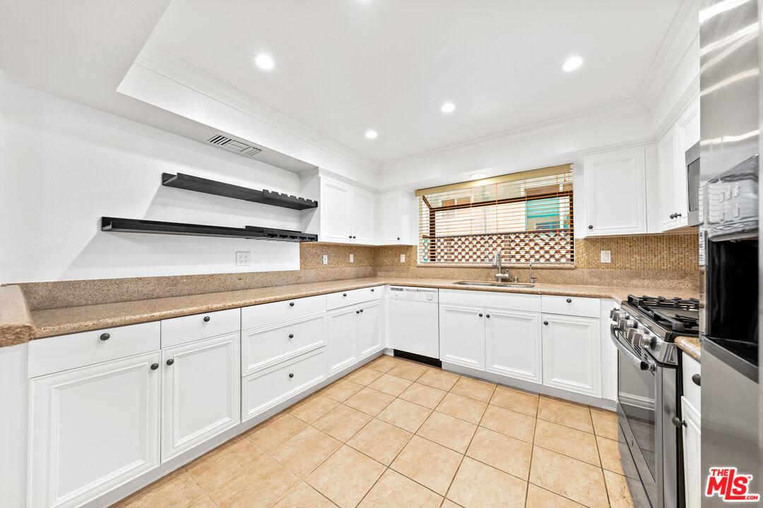 1132 19th St Unit: 3