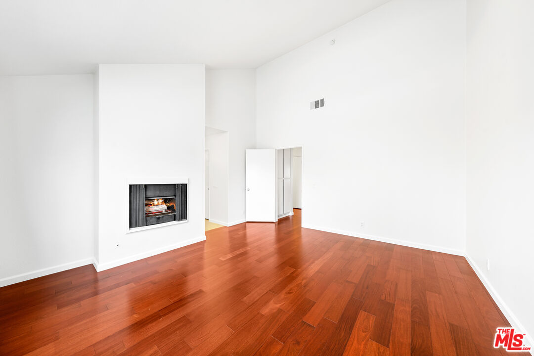1132 19th St Unit: 3