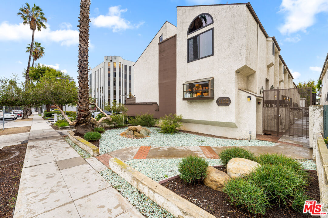 1132 19th St Unit: 3