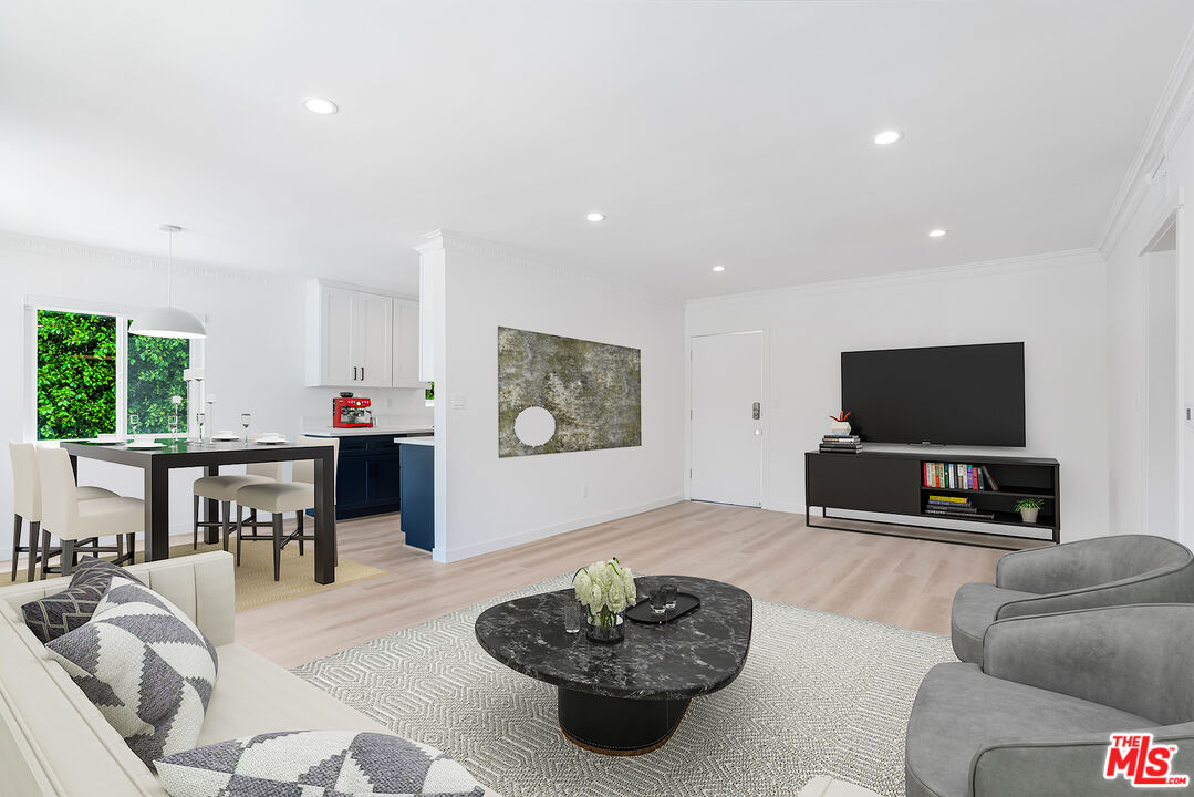527 S Barrington Ave Unit: 1