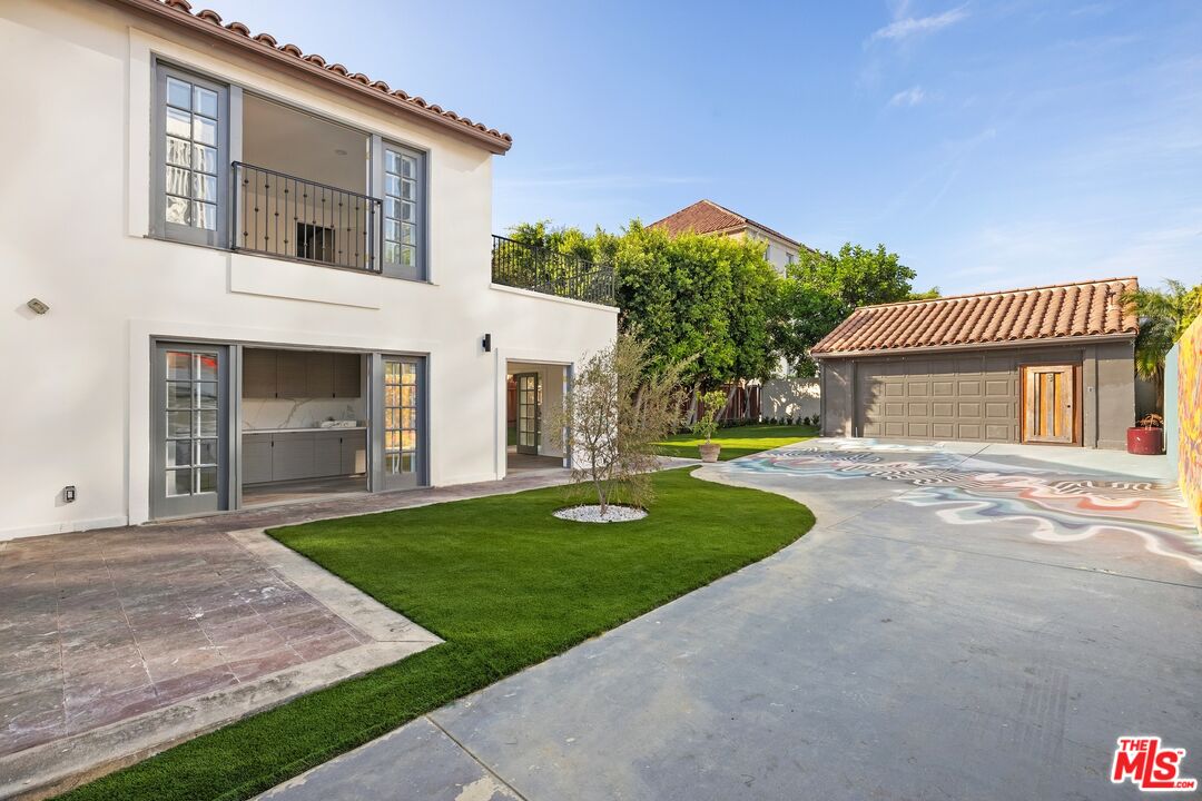 6111 Warner Dr