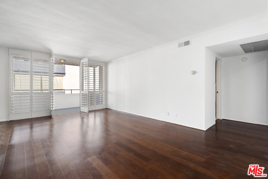1010 N Kings Rd Unit: 202
