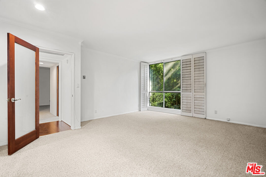 1010 N Kings Rd Unit: 202