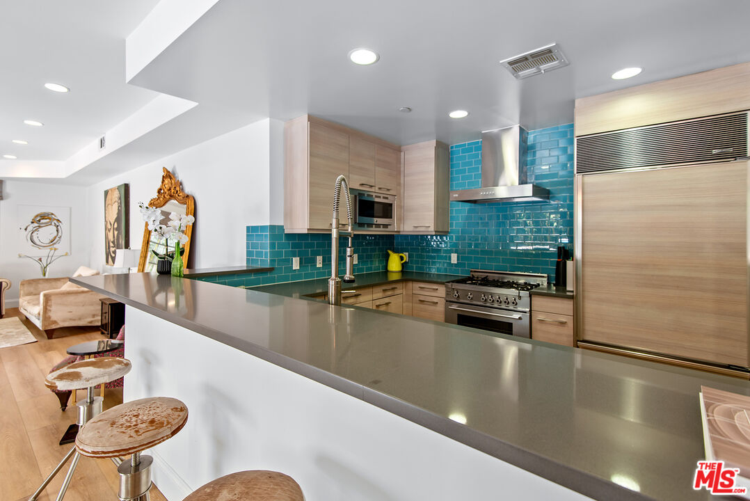 718 N Croft Ave Unit: 103