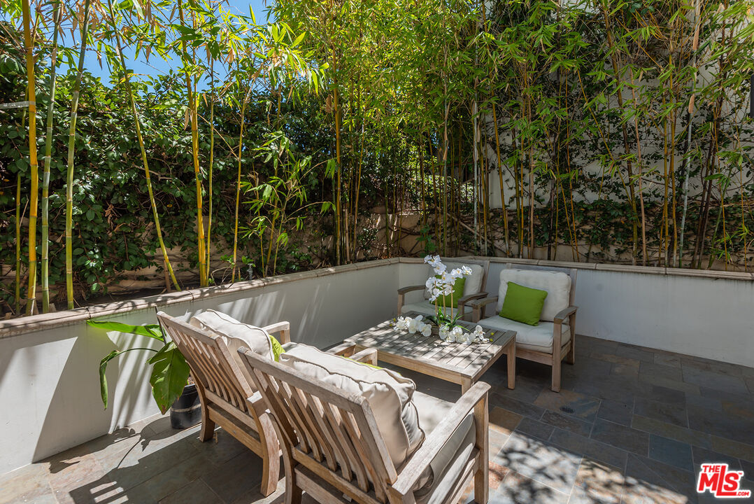 718 N Croft Ave Unit: 103