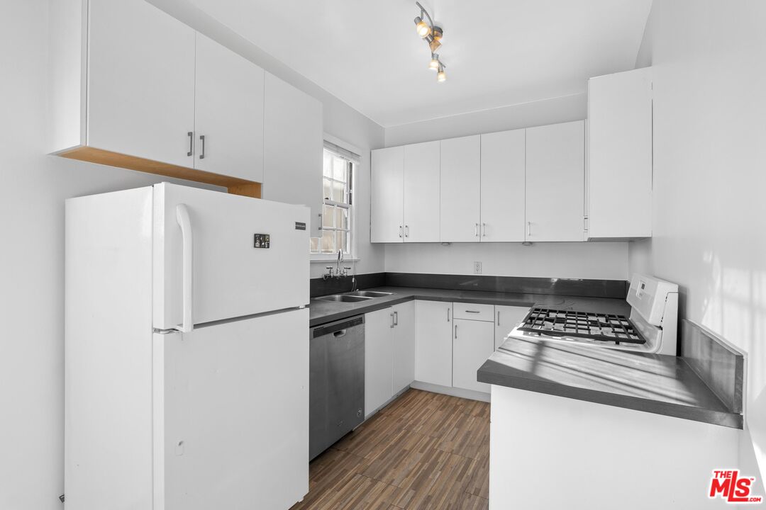 963 N Doheny Dr Unit: 3/4