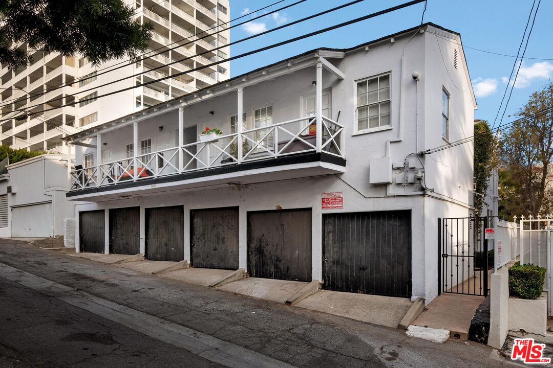 963 N Doheny Dr Unit: 3/4