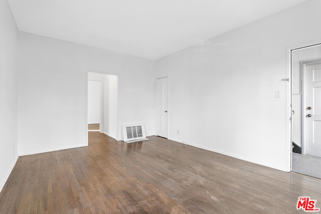 963 N Doheny Dr Unit: 3/4
