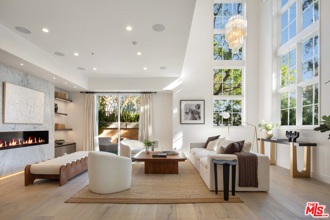11500 San Vicente Blvd Unit: 221