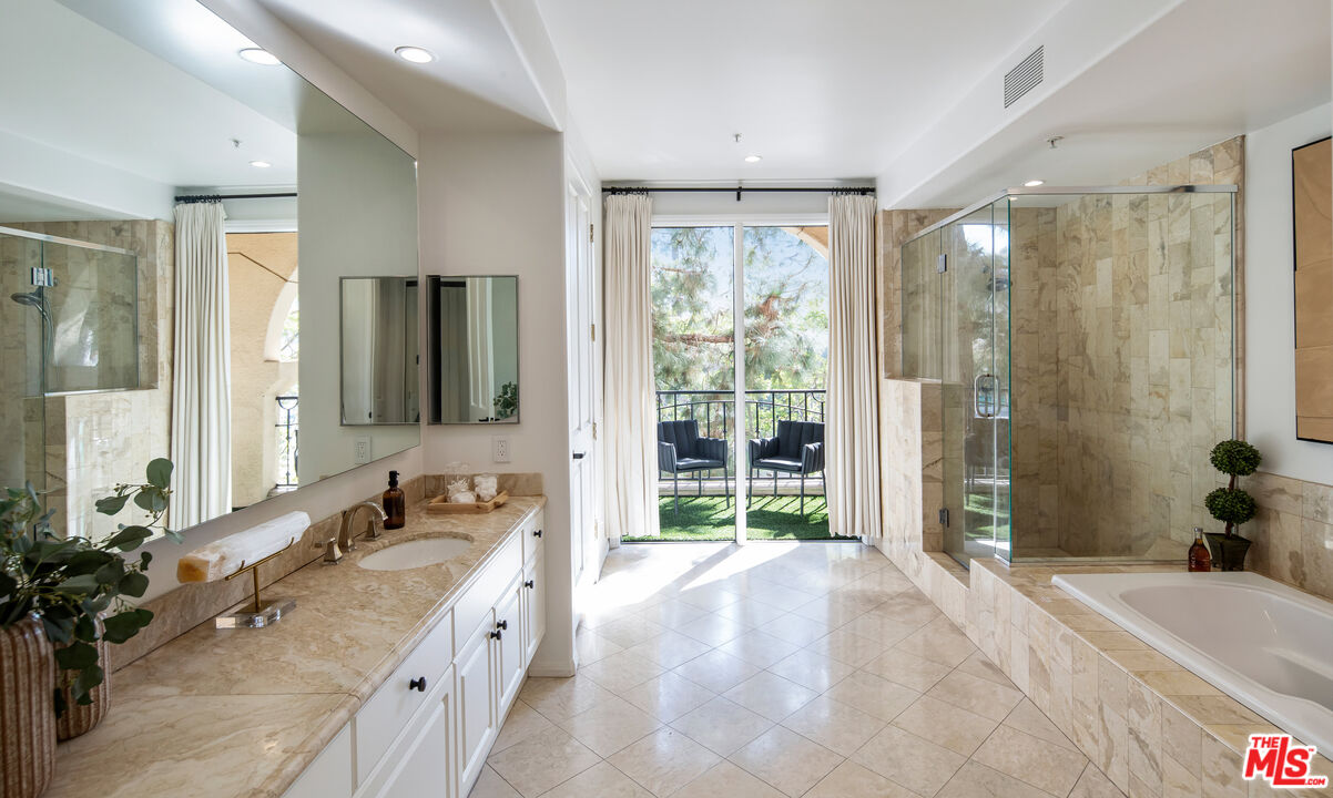 11500 San Vicente Blvd Unit: 221