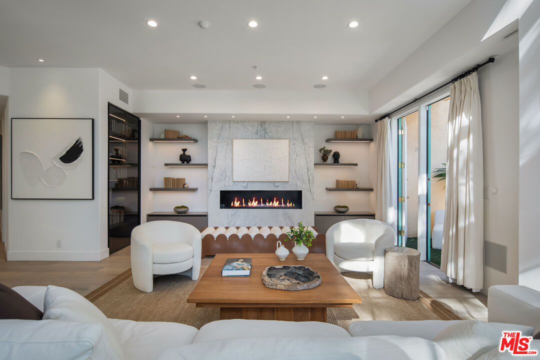 11500 San Vicente Blvd Unit: 221