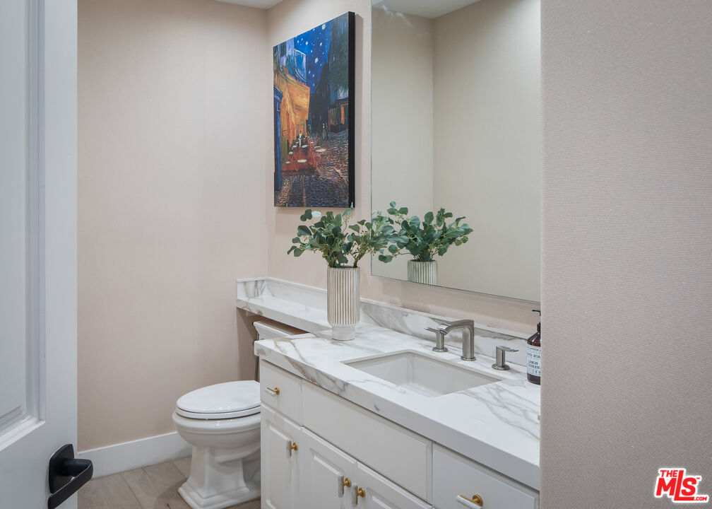11500 San Vicente Blvd Unit: 221