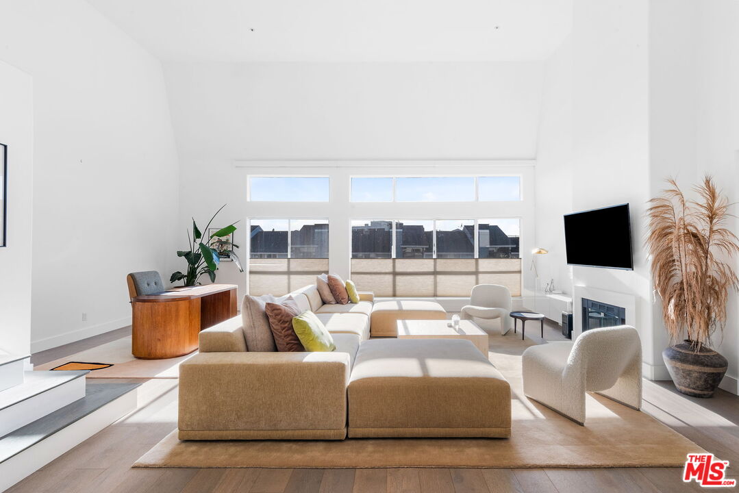 11690 Montana Ave Unit: PH303