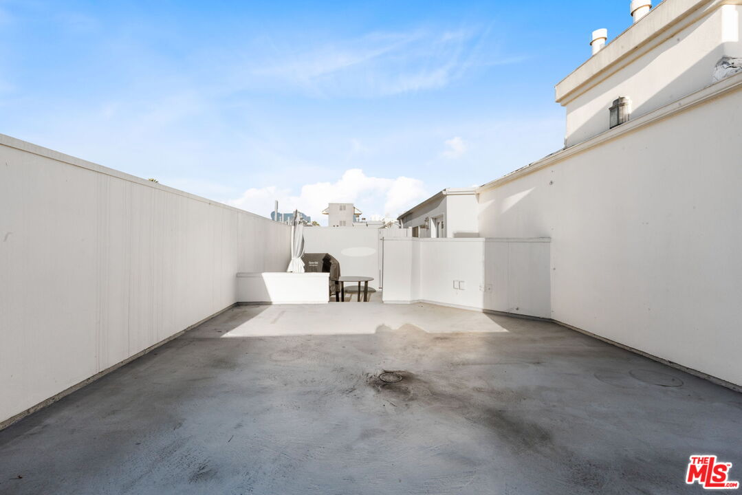 11690 Montana Ave Unit: PH303