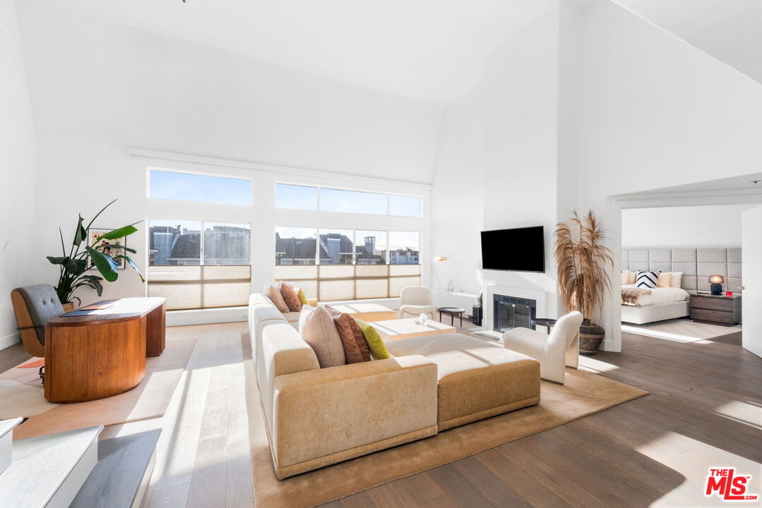 11690 Montana Ave Unit: PH303